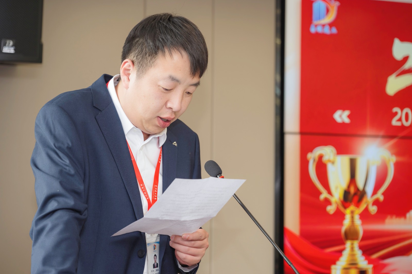 凝心聚力,共創輝煌——易順建工集團有限公司2025年年會圓滿落幕